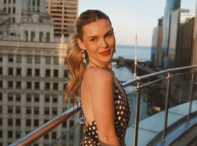 bachelor s anna redman canceled by fans for insensitive auschwitz ootd instagram story