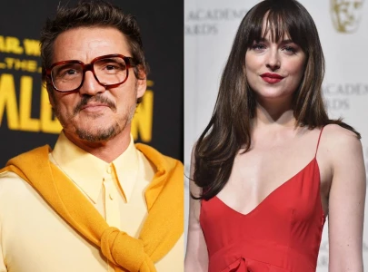 pedro pascal dakota johnson flirt at stevie nicks concert cara delevingne anya taylor joy join in