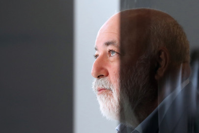 us imposes new sanctions on russian billionaire putin spokesman s family