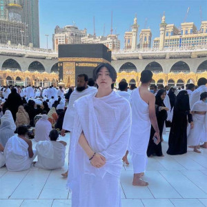 kpop singer daud kim performed umrah says he s the luckiest guy kpop singer daud kim performed umrah says he s the luckiest guy