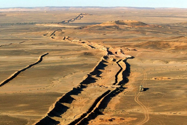 an ariel photo shows the wall separating morocco and mauritania in the sahara photo afp an ariel photo shows the wall separating morocco and mauritania in the sahara photo afp