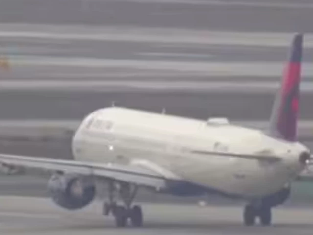 air traffic controller s command averts near miss at los angeles airport air traffic controller s command averts near miss at los angeles airport