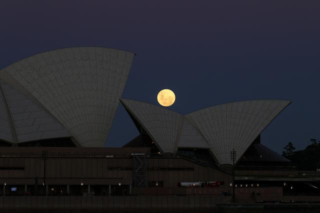 a super flower moon rises behind the sydney opera house on the night of a lunar eclipse in sydney australia may 26 2021 photo reuters