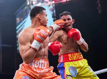 romero wins on controversial stoppage