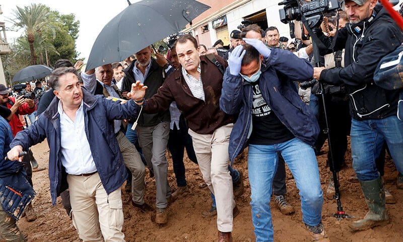 people throw mud at spain s king felipe following heavy rains that caused floods as he visits paiporta near valencia on november 3 2024 photo reuters