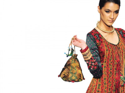 check in to a wedding with a clutch check in to a wedding with a clutch