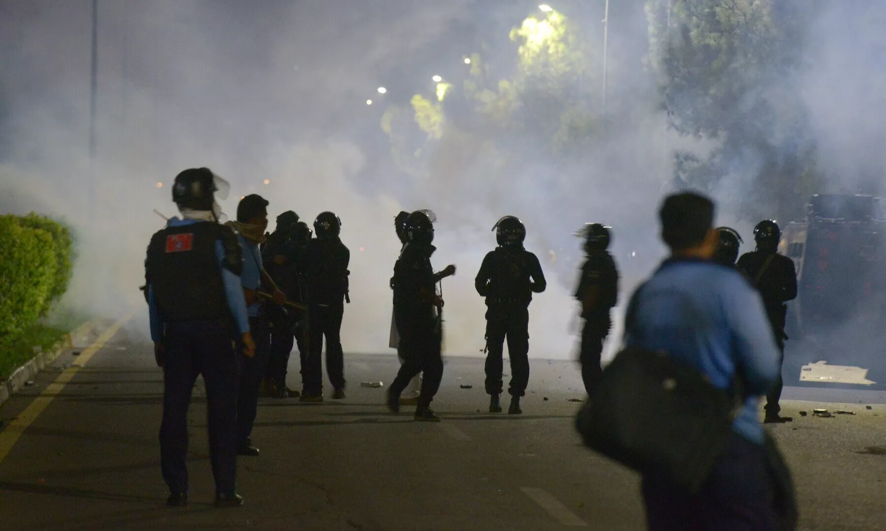 police constable dies from injuries sustained in clashes with pti supporters police constable dies from injuries sustained in clashes with pti supporters