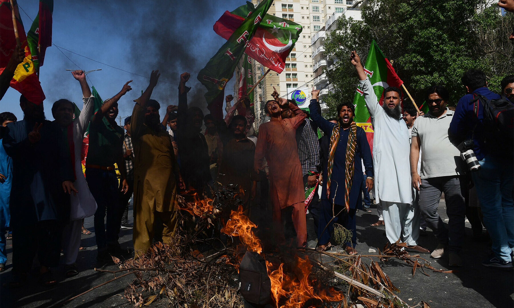 بڑھتی ہوئی بدامنی کے پیش نظر پنجاب بھر میں دفعہ 144 نافذ  ایکسپریس ٹریبیون