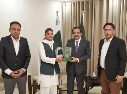 boxer fatima receives cash award boxer fatima receives cash award