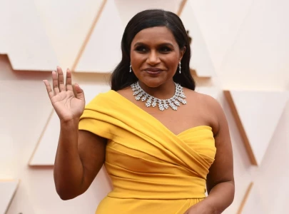 mindy kaling dismisses misconceptions about meghan markle s expectations of fanciness