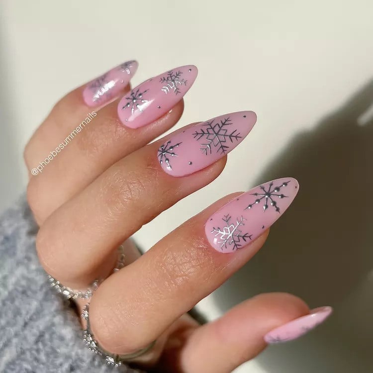 Instagram/ @phoebesummernails