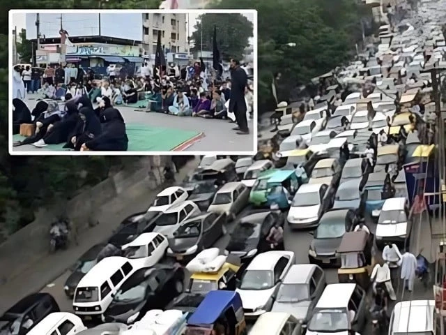 traffic woes continue in karachi as sit ins persist over parachinar situation traffic woes continue in karachi as sit ins persist over parachinar situation