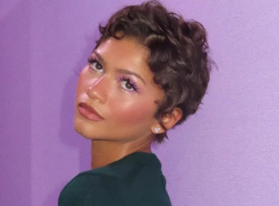 zendaya makes dramatic return to pixie cut at new york fashion week