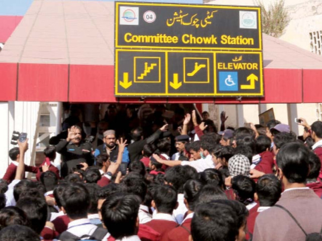 a police officer tries to keep students and teachers of gordon college from disrupting the metro bus service photo agha mehroz express a police officer tries to keep students and teachers of gordon college from disrupting the metro bus service photo agha mehroz express