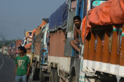 nepal arrests 38 in strike against indian border blockade