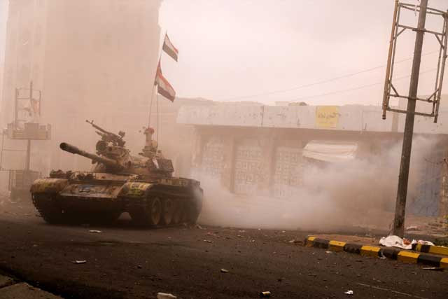 a tank belonging to fighters loyal to yemeni president abedrabbo mansour hadi is driven through a street on the outskirts of yemen 039 s third city taez during clashes with shia huthi rebels on november 28 2015 photo afp a tank belonging to fighters loyal to yemeni president abedrabbo mansour hadi is driven through a street on the outskirts of yemen 039 s third city taez during clashes with shia huthi rebels on november 28 2015 photo afp