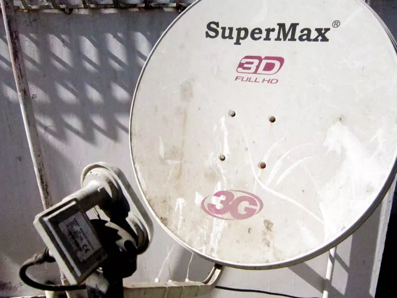 pakistani dealers working on behalf of indian dth companies are smuggling dth dish and set top box from dubai photo athar khan express pakistani dealers working on behalf of indian dth companies are smuggling dth dish and set top box from dubai photo athar khan express
