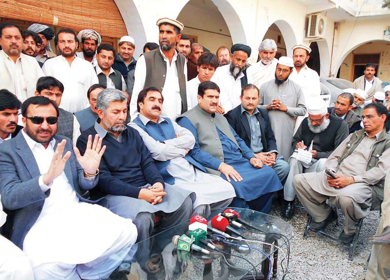 special assistant to the cm malik muhammad khan at press conference in bannu photo online