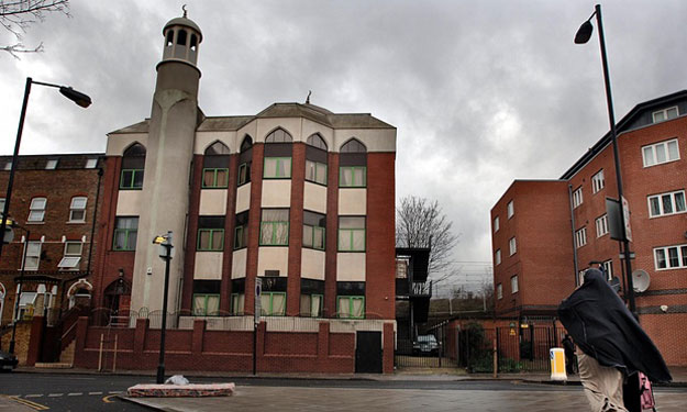 london police have appealed for information about a man seen near the mosque at 8 30pm on 27 november photograph martin godwin for the guardian