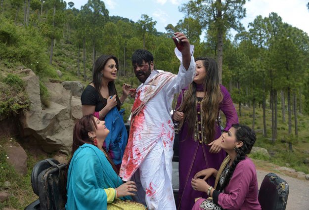 in this photograph taken on june 9 2015 pakistani actor shahid khan c takes part in the filming of a scene with actresses during the shooting of pashto film quot ma chera gharib sara quot don 039 t pester the poor in murree some 65kms north of islamabad photo afp