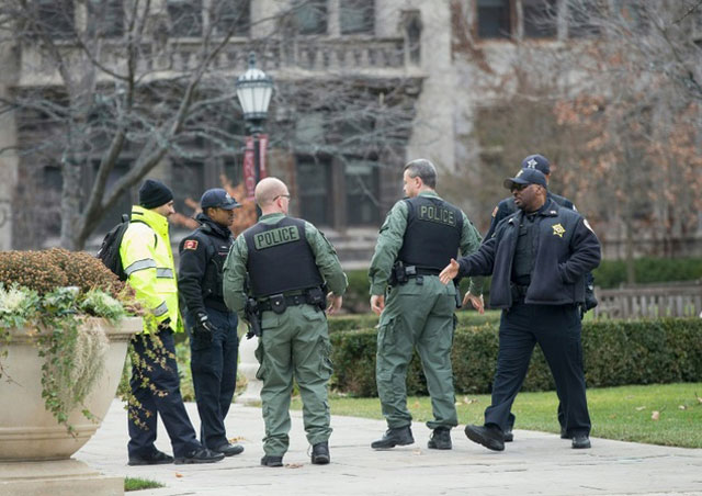 police officers stand watch at the university of chicago on november 30 2015 after the university was informed by the fbi that a threat of gun violence was made against the school photo afp