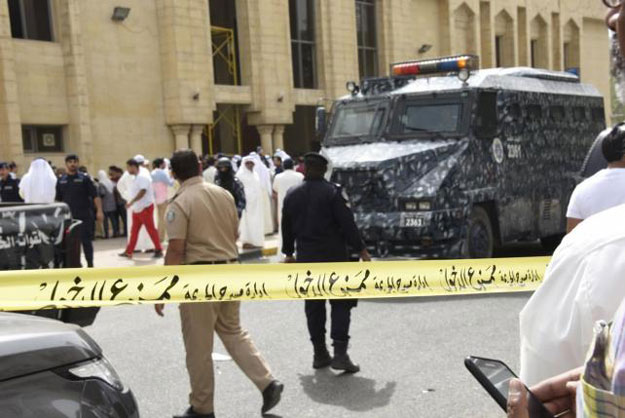 police cordon off the imam sadiq mosque after a bomb explosion following friday prayers in the al sawaber area of kuwait city june 26 2015 photo reuters