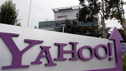 will yahoo sell its internet business
