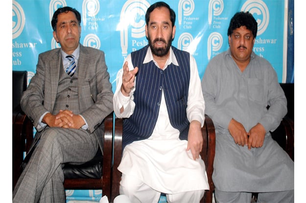 doctor khyal rehman afridi addressing a press conference photo nni