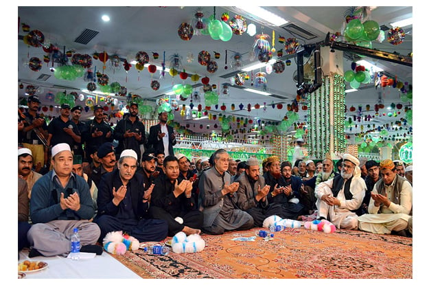 finance minister ishaq dar offering dua during mehfil e sama at the shrine of hazrat ali hajveri photo app