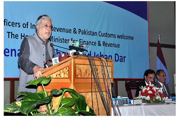 federal finance minister ishaq dar addressing to the officers of inland revenue and pakistan customs at fbr photo app