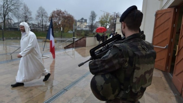 a french soldier stands guard in front of the great mosque in strasbourg eastern france during friday prayers on november 20 2015 photo afp a french soldier stands guard in front of the great mosque in strasbourg eastern france during friday prayers on november 20 2015 photo afp
