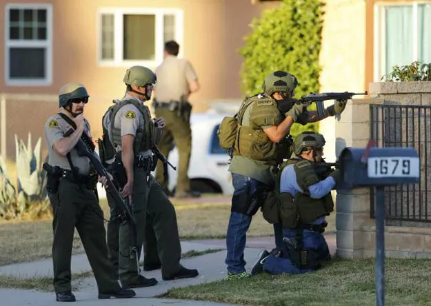 police officers conduct a manhunt after a mass shooting in san bernardino december 2 2015 photo reuters police officers conduct a manhunt after a mass shooting in san bernardino december 2 2015 photo reuters
