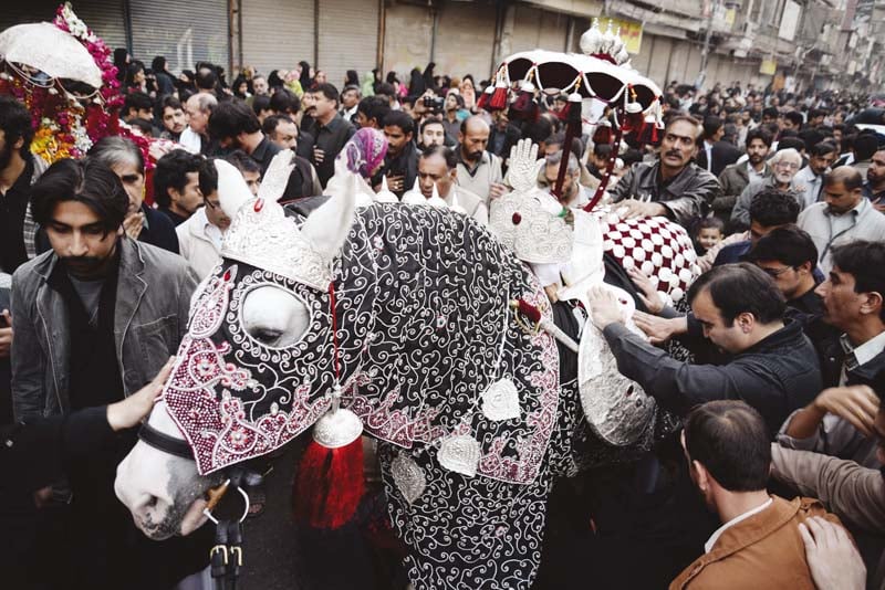 chehlum procession under way at qissa khwani bazaar photo muhammad iqbal express