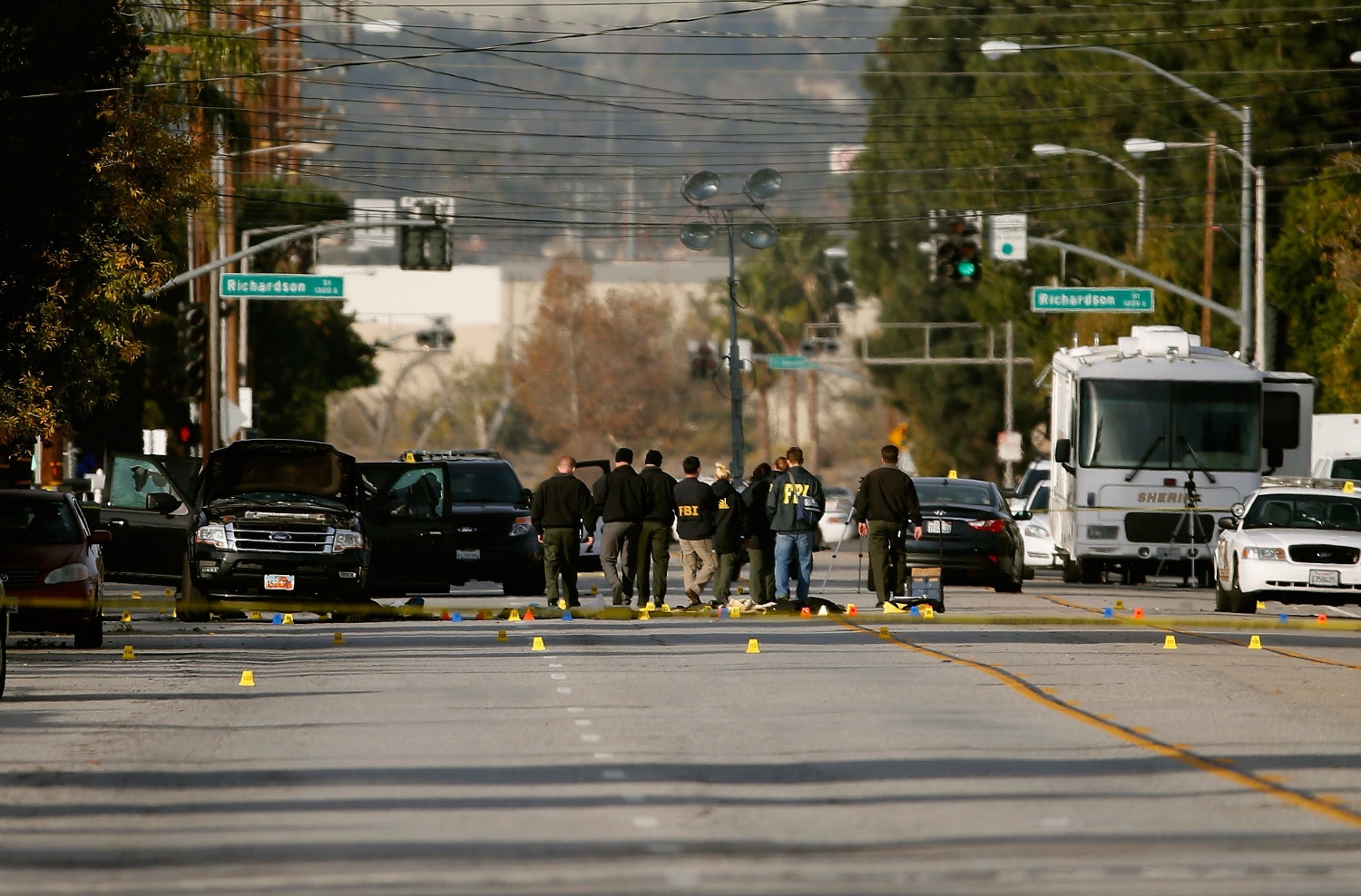 fbi agents and local law enforcement examine the crime scene where suspects of the inland regional center were killed on december 3 2015 in san bernardino california photo afp