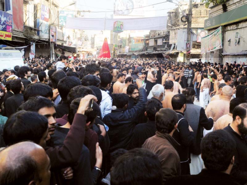 a large number of devotees participated in the procession photo agha mehroz