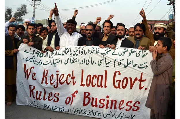 a large number of councillors from the provincial capital gathered near bakshi pull to raise their objections photo express a large number of councillors from the provincial capital gathered near bakshi pull to raise their objections photo express
