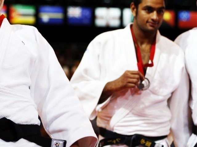 shah hussain shah of pakistan r won the silver medal in the judo  100kg gold medal contest at the 2014 commonwealth games in glasgow scotland july 26 2014 photo reuters