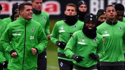 german bundesliga buoyant gladbach aim to dent bayern