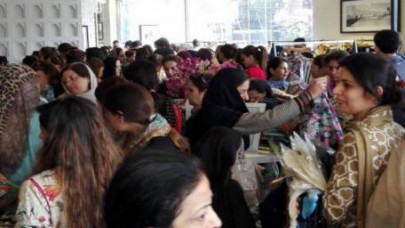 pakistani woman offended she didn t make it to sapphire catfight video pakistani woman offended she didn t make it to sapphire catfight video