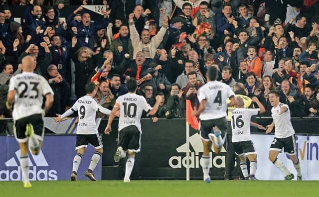while suarez had given barcelona a 1 0 lead in the 59th minute mina equalised for valencia five minutes from time to grab a valuable point at the mestalla photo afp while suarez had given barcelona a 1 0 lead in the 59th minute mina equalised for valencia five minutes from time to grab a valuable point at the mestalla photo afp