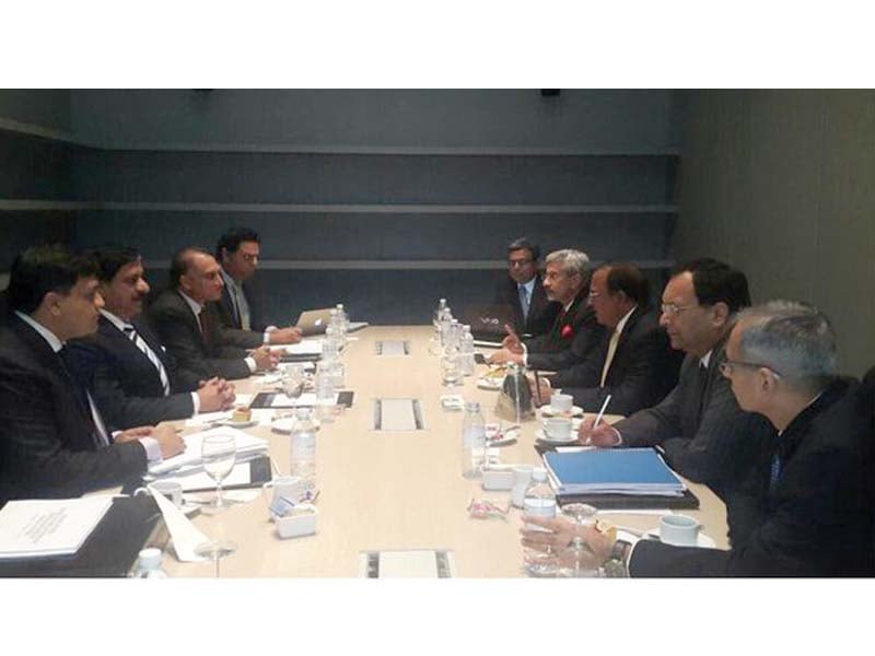 pakistani officials left meet their indian counterparts in bangkok photo inp