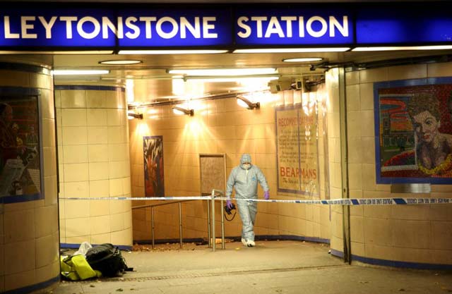 police officers investigate a crime scene at leytonstone underground station in east london britain december 6 2015 photo reuters