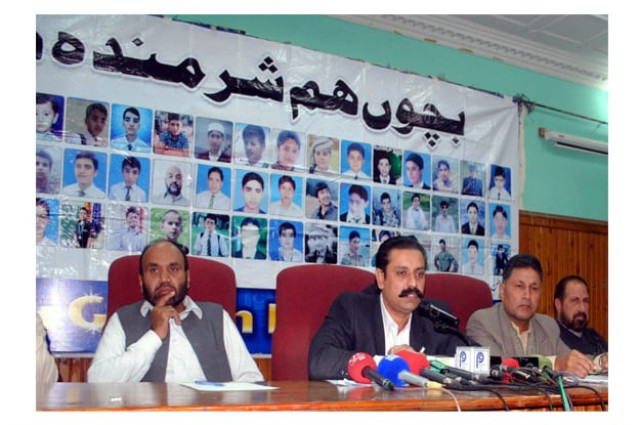 shuhada forum president fazal khan addressing a press conference photo express shuhada forum president fazal khan addressing a press conference photo express