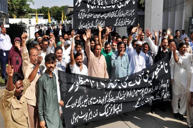workers of air league of pia employees stage a protest against privatisation of pia photo online workers of air league of pia employees stage a protest against privatisation of pia photo online
