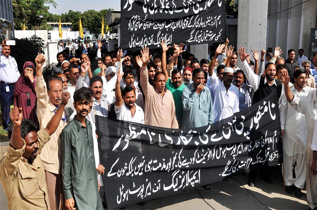 workers of air league of pia employees stage a protest against privatisation of pia photo online