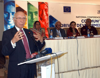 experts advocate people s role in policy making