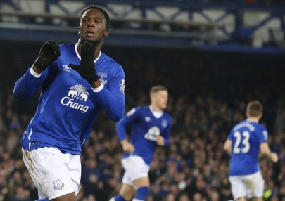 red hot lukaku strikes late to deny palace