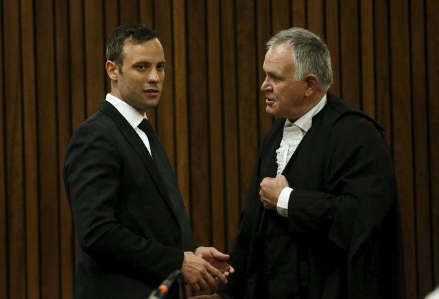 oscar pistorius l speaks with his defence advocate barry roux in the dock at the north gauteng high court in pretoria south africa for a bail hearing december 8 2015 photo reuters