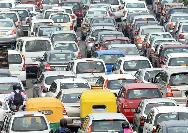 india announced last week it will restrict private car use on alternate days to check air pollution photo afp