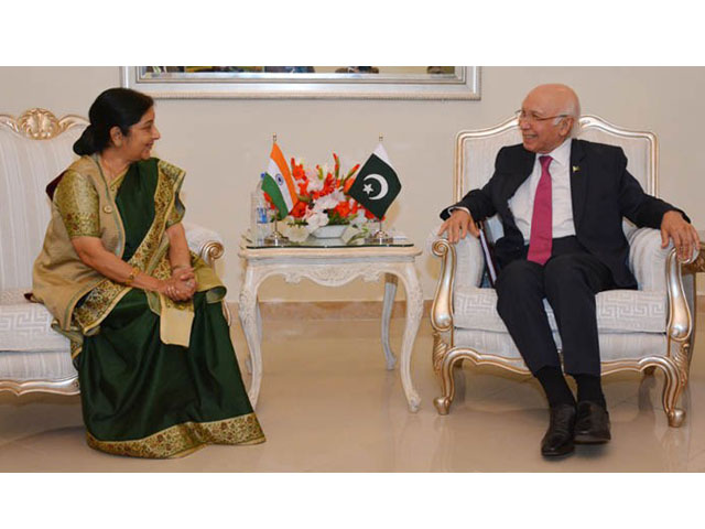indian external affairs minister suhsma swaraj meets adviser to pm on foreign affairs sartaj aziz in islamabad on december 9 2015 photo pid